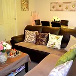 Double Room In Riverside Apartment