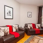 Beautiful 2 Bed Apartment Rose St