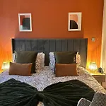 Stylish 2 Bed City Retreat