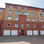 3 Bedroom Duplex With Free Parking