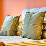 Bright Central 2 Bedroom Apartment