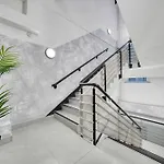 Lovely Central Station 1 Bed Apartment B10