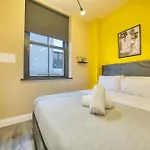 Lovely Central Station 1 Bed Apartment B10
