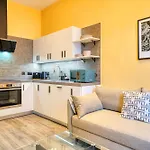 Lovely Central Station 1 Bed Apartment B10
