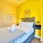 Cozy Central Station 1 Bed Apartment B8