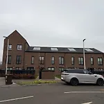 Wee Townhouse, 3 Beds With Free Parking, Wifi & Ethernet Connection