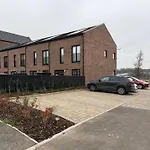Wee Townhouse, 3 Beds With Free Parking, Wifi & Ethernet Connection