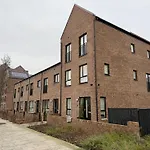 Wee Townhouse, 3 Beds With Free Parking, Wifi & Ethernet Connection