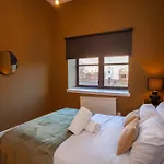 Glasgow Green Getaway With Free Parking