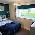 Double Room In Riverside Apartment - C