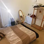 Flat In Glasgow Close To All Local Amenities