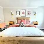 Warm & Cosy Home In Glasgow