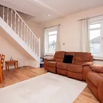 3 Bed Cottage Flat With Parking