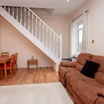 3 Bed Cottage Flat With Parking