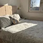 Modern Apartment-Sleeps6-Parking-Seft Check In