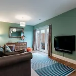 3Br-Sleeps6-Parking-Garden-Citycentre