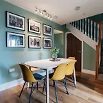 3Br-Sleeps6-Parking-Garden-Citycentre