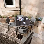 Elegant West End Flat In Glasgow