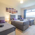 Large 3 Bed, Great For Contractors, With Private Parking