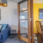 Glasgow, Spacious, 2 Bed With Parking