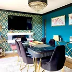 Private Bedroom & Bathroom With Amazing View In Quirky Townhouse