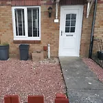 Glasgow, Comfy 2 Bed With Parking