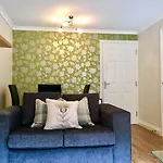 Macapartments - Hawthorn House