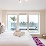 Altido Luxury Penthouse With Balcony Minutes From Secchydro