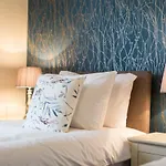 Lomond Serviced Apartments- Emirates