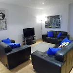 Modern 2-Bedroom Apt Near Sse Hydro And Sec