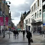 Buchanan Street 3 Bedroom Suite
