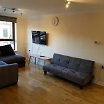 Great Western Road - 2 Bedroom Home