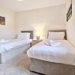 South Side Pleasance Apartment