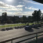 City Centre Riverside Apartment With Private Parking