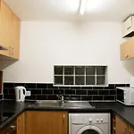 City Centre Riverside Apartment With Private Parking