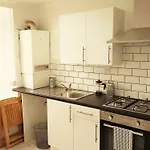 3 Bed Apartment Near Botanic Gardens