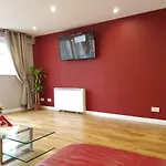 Glasgow\'S Modern & Stylish 3 Bedroom Aparment
