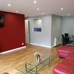 Glasgow\'S Modern & Stylish 3 Bedroom Aparment