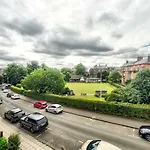 32 Victoria Crescent Road