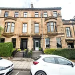32 Victoria Crescent Road