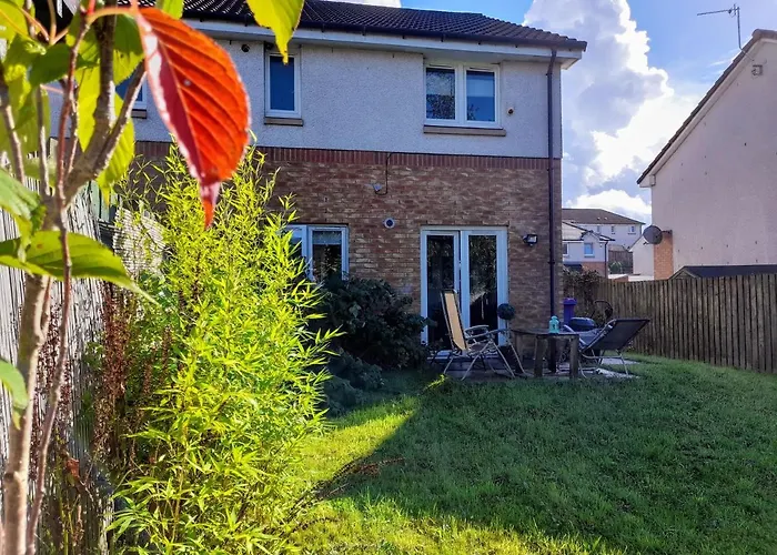 2Bed Guest Wing - Charming Glasgow Villa - Off M8 M80