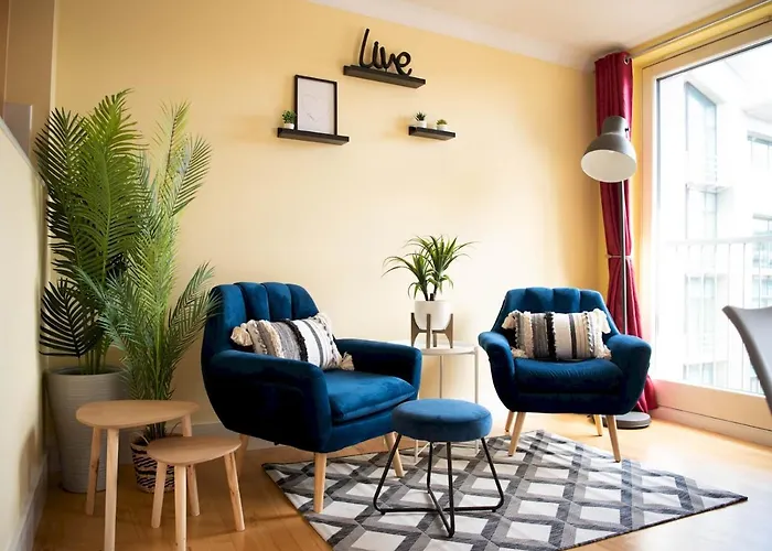 Pass The Keys Lovely 2-Bed In Perfect City Location With Parking