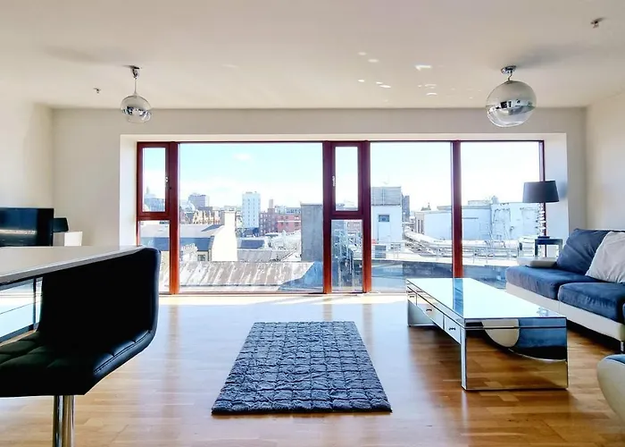 Two Bed Penthouse In The Heart Of Glasgow
