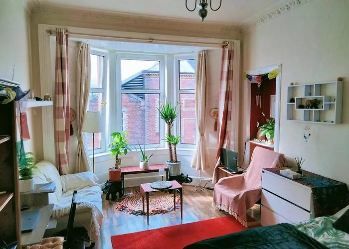 Spacious Flat In Bridgeton, Glasgow