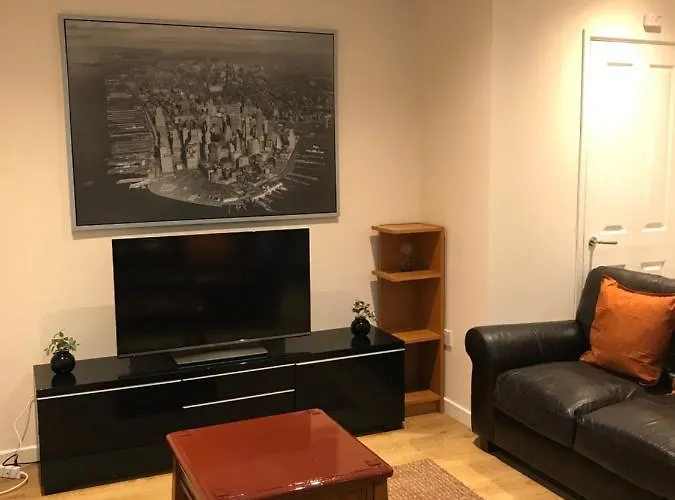 Apex Fox Street Apartment With Free Parking