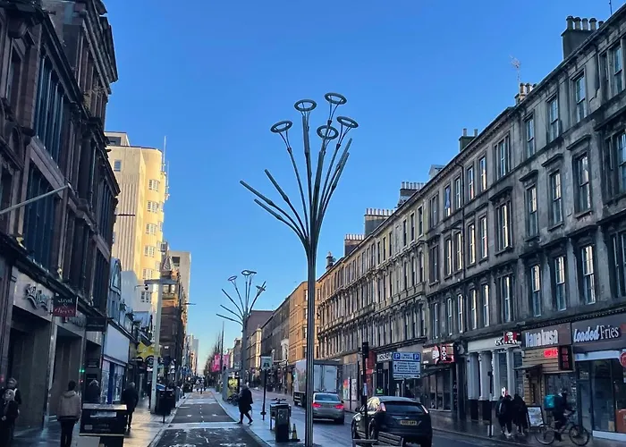 Traditional 5 Bedroom City Centre Apartment