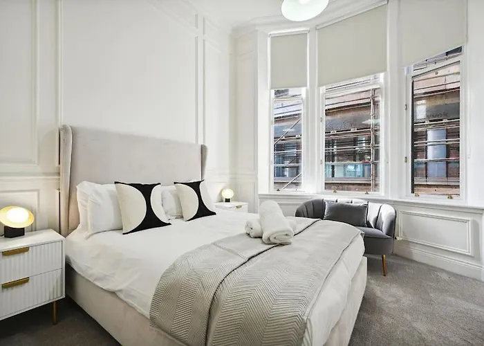 Grand 2 Bed Blythswood Apartment