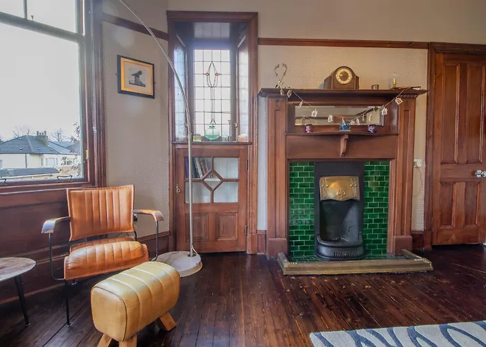 Pass The Keys Beautiful, Traditional 2 Bed Flat W Free Parking