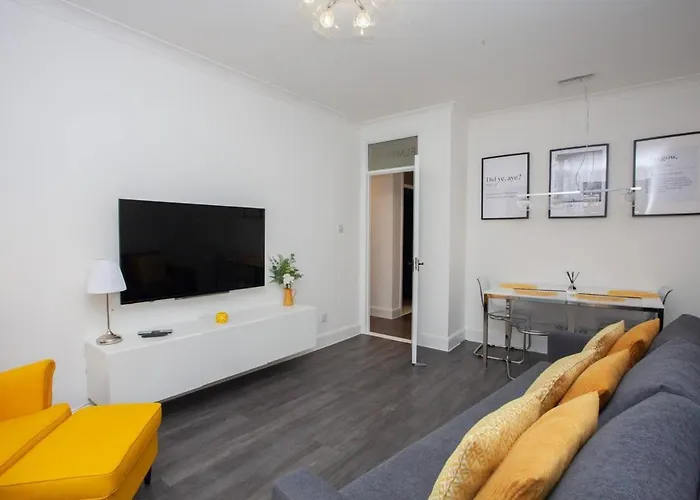 Newly Renovated City Apartment