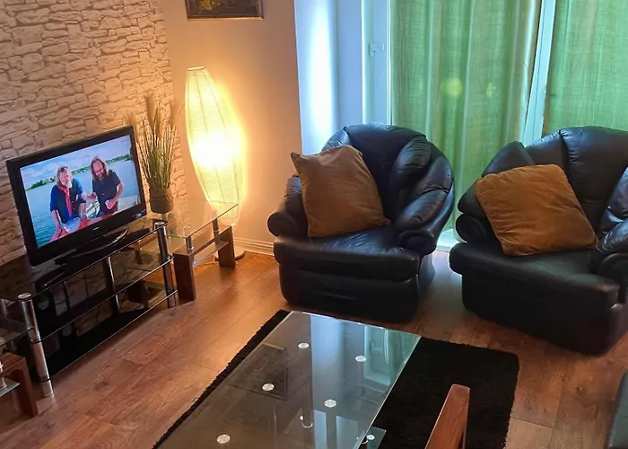 3 Bed ,2 Bedroom Apt Near City Centre Glasgow